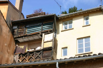 Vue du 12 rue Saint-Georges, galeries à pans de bois.
