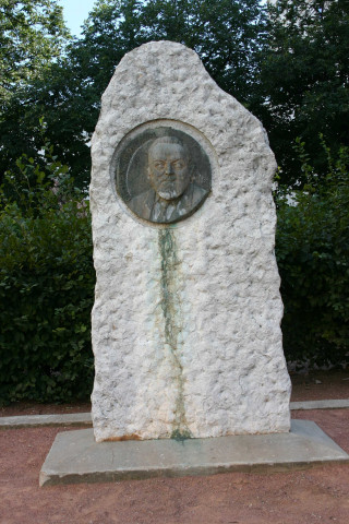 Monument Eugène André.