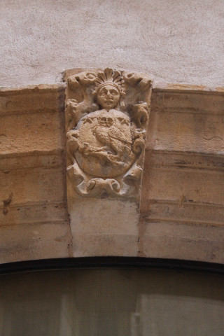 20 rue Juiverie, blason sur cour.