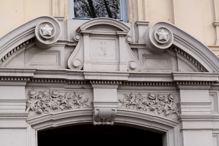 Inscription au fronton de la porte.