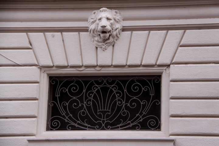 9 place Puvis-de-Chavanne, élément de façade.