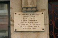21 rue René-Leynaud, plaque en mémoire d'Eugène Pons.