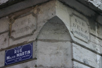 Angle de la rue Lanterne et de la rue Major-Martin, plaques de rue.