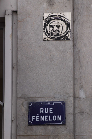 Rue Fénelon à l'angle de l'avenue de Saxe, Miroir.