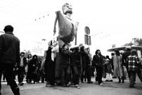 Cortège promenant une effigie.