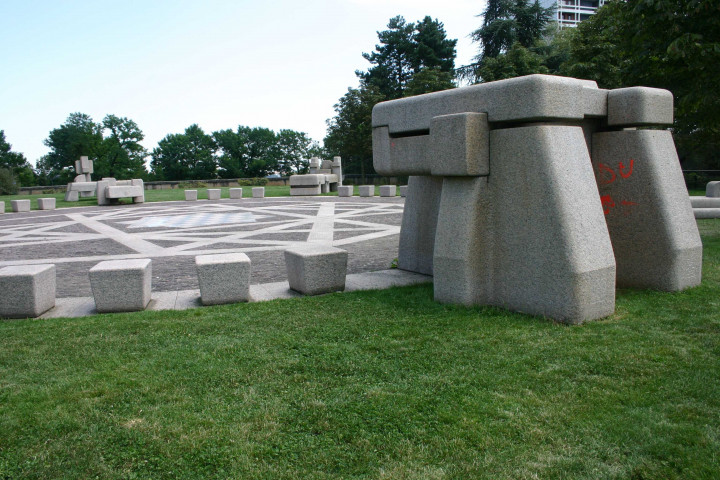 Square Compas-Raison, sculpture de Serge Boyer.