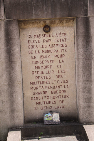 Mausolée de la guerre de 1914-1918, plaque d'édification.