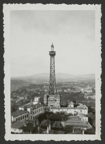 Vue de la tour métallique de Fourvière.
