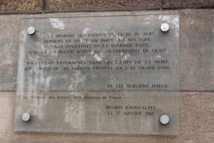 Plaque à la mémoire des enfants du lycée du Parc, déportés en 1942 et 1943.