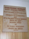 Piscine Garibaldi, plaque inaugurale à l'entrée.