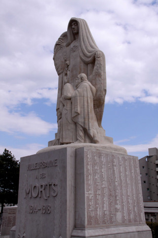Cimetière ancien, monument aux Morts de 1914-1918.