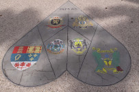 Vers pont Mazarick, motif au sol du "Jeu de la Vie".