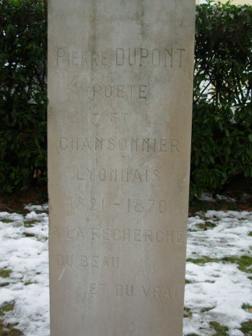 Square Ferrié, stelle Pierre Dupont de J Mathelin.
