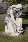 Entrée, rue Philippe-De-Lassalle, statue.