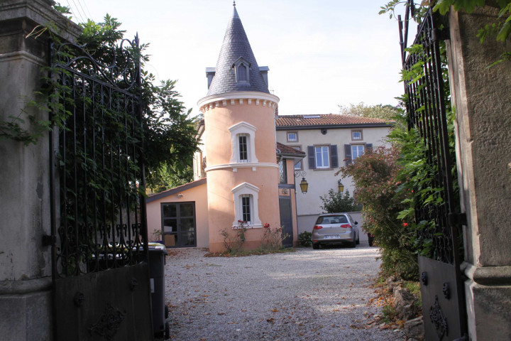 Rue Claude-le-Laboureur, villa, parc et tourelle.