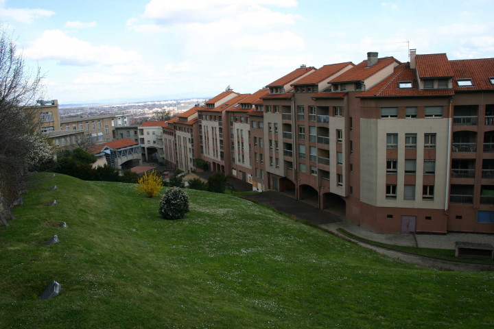 Rue des Farges, vue prise depuis la montée du Télégraphe.