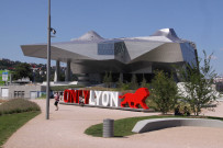 Confluent Rhône-Saône, panneau "Only Lyon" et musée des Confluences.
