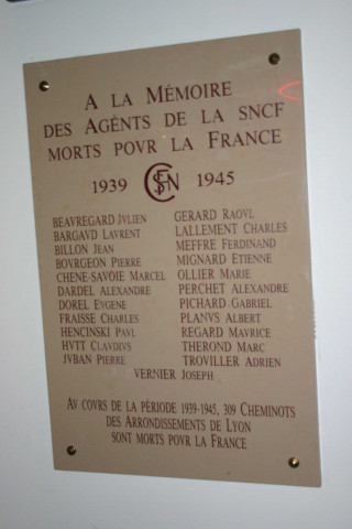 Plaque en mémoire des agents de la SNCF morts pour la France.