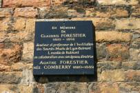 1 montée de Balmont, plaque en mémoire de Claudius et Agathe Forestier (institution des sourds-muets de Lyon).