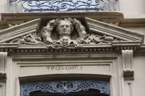 7 place d'Helvétie et rue Malesherbes, détail sur la façade, Tronchet.