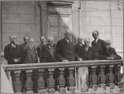 Personnalités autour d'Auguste Piccard : photographie de groupe.