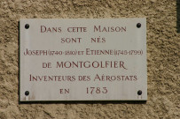 Annonay, plaque en mémoire de Joseph et Etienne Montgolfier.