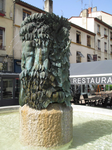 Fontaine de Geneviève Bohmer, le Buisson Ardent.