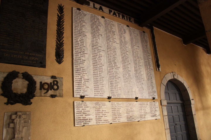 Lycée-Ampère, plaque commémorative, monument aux Morts de 1914-1918.