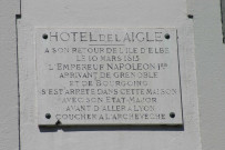 107 Grande-rue de la Guillotière, plaque de l'Hôtel de l'Aigle.