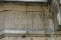 Angle de la place de la République et de la rue Stella, inscription.