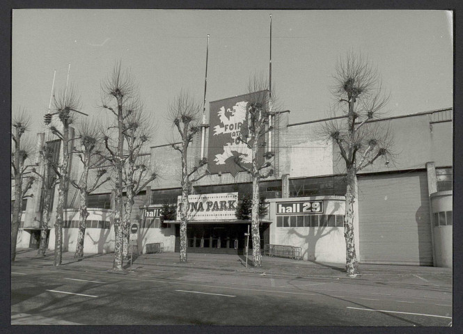 Bâtiments de la Foire de Lyon. Démolition du Palais de l'Alimentation.