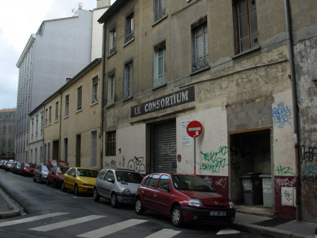 Angle nord-ouest de la rue Marius-Audin et de la rue Chaponnay.