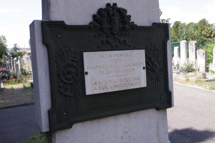 Cimetière de la Guillotière, monument aux soldats de Lyon.