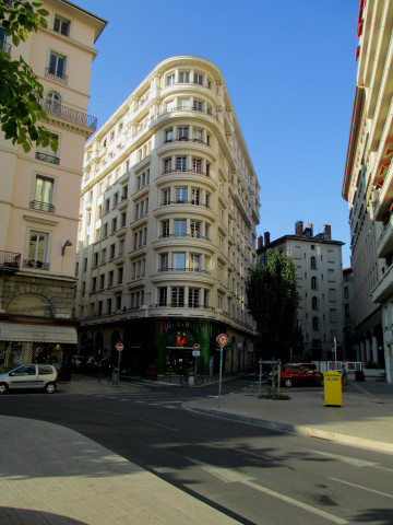 4 rue Émile-Zola et 1 rue Jean-Fabre.