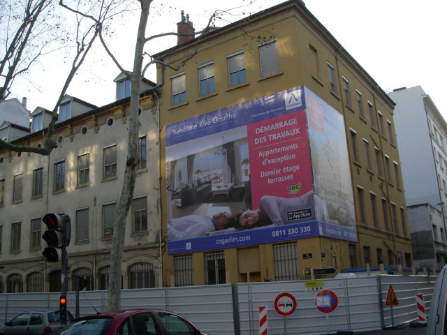 Façades d'immeubles à démollir.