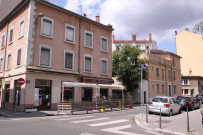 Rue Elie-Rochette et rue des Trois-Pierres.