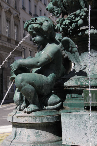 Fontaine de Joseph-Gustave Bonnet et de la fonderie Barbezat, détails.