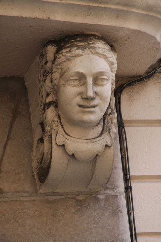 23 rue Sala, statue.
