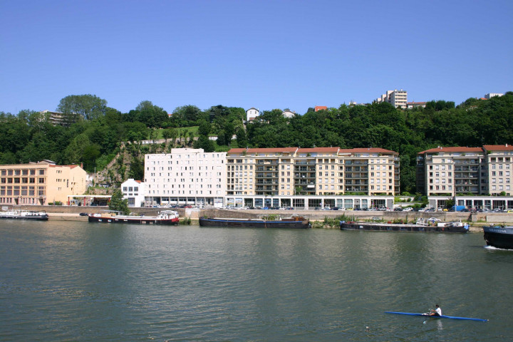 Au nord du pont Masaryk, vue prise depuis le quai Jaÿr.
