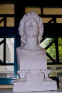 Groupe scolaire Victor-Hugo, buste de Marianne.