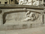 Monument en mémoire d'Antoine Gailleton, détail et statue.