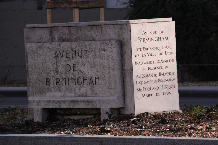 Plaque commémorative, inauguration de l'avenue.