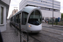 Tram T2, rue de Marseille.