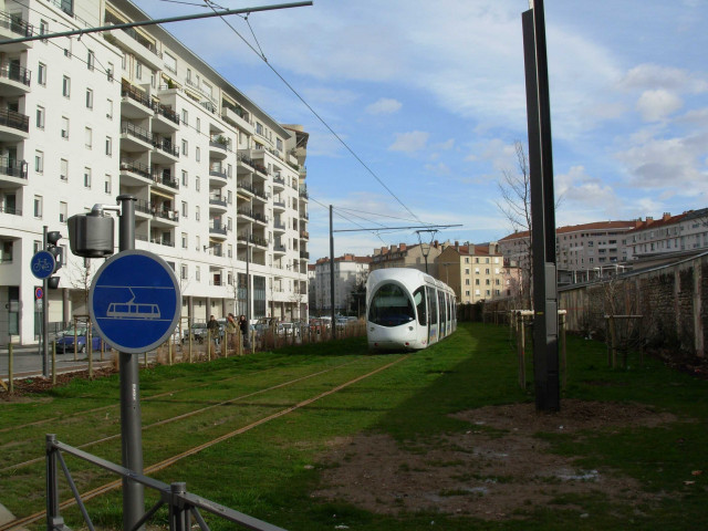 Passage à niveau de la ligne TCL T3.