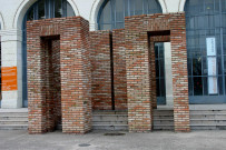 Espalanade du musée d'art contemporain, "A spatial ornament" de Per Kirkeby.