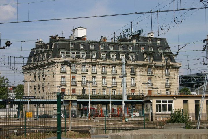Hôtel-Terminus ou Château-Perrache, extérieur et intérieur.