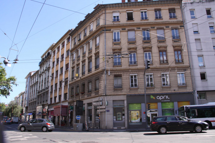 Place Rouget de l'Isle.