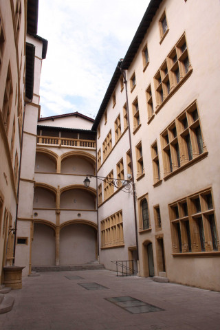 Cour interieure.