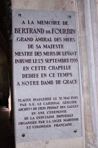 Plaque en mémoire de l'amiral Bertrand de Fourbin.