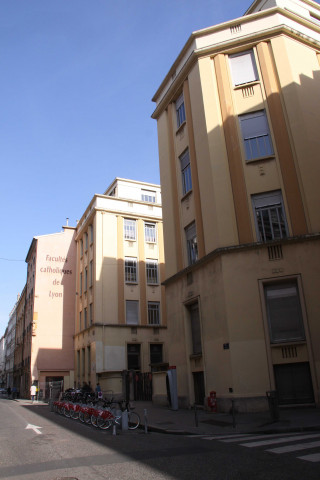 Rue du Plat et rue Tony-Tollet, facultés catholiques.